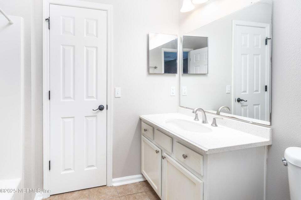 Building Photo - 230 Scrub Jay Dr