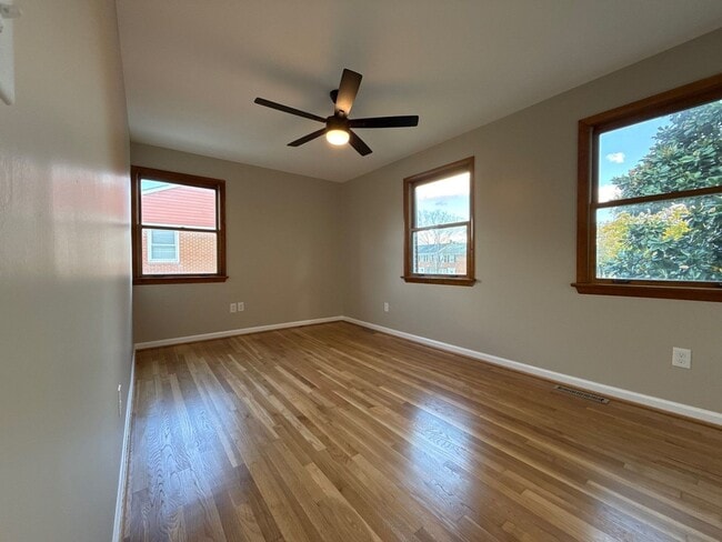 Building Photo - Beautiful 3 Bedroom 2 Bath House In Parkville