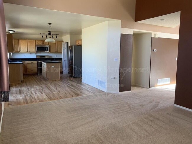 Building Photo - 212 Oxbow Dr