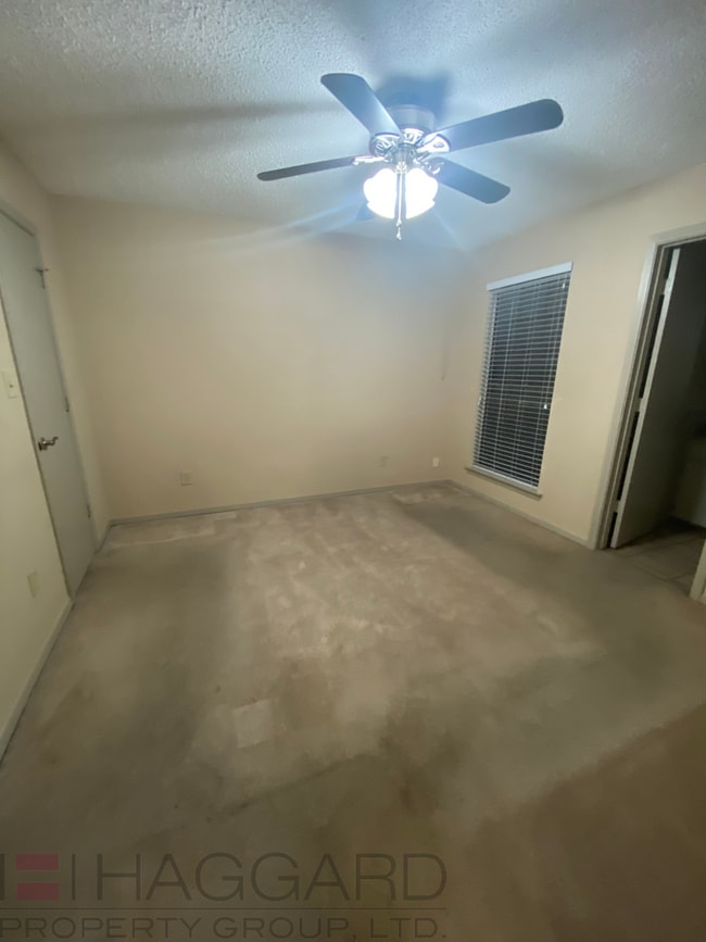 Building Photo - Move in Ready Duplex in Frisco!