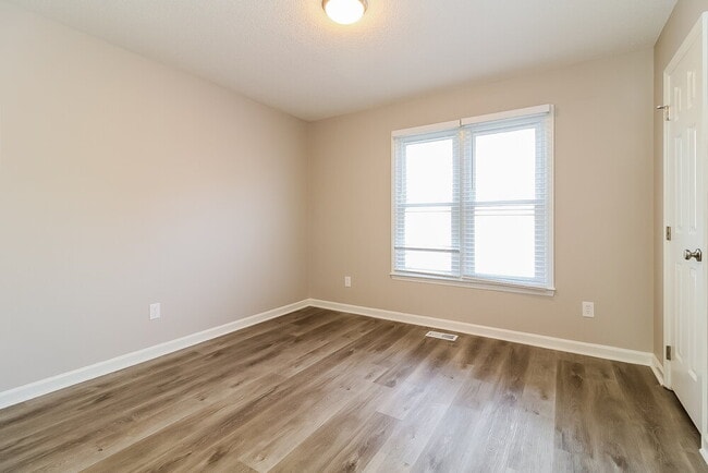 Building Photo - 303 Southampton Dr