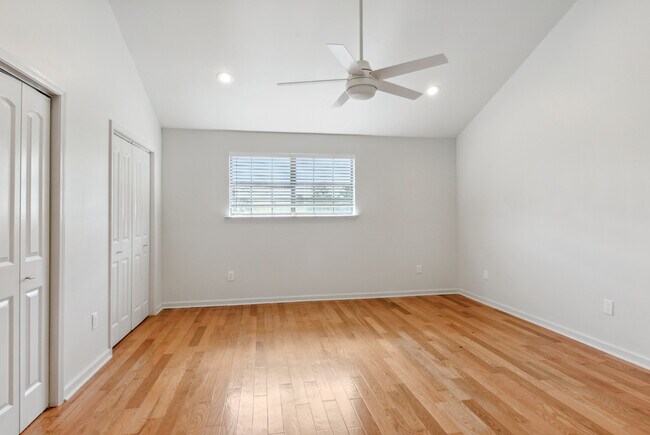 Building Photo - 4502 Park Dr N