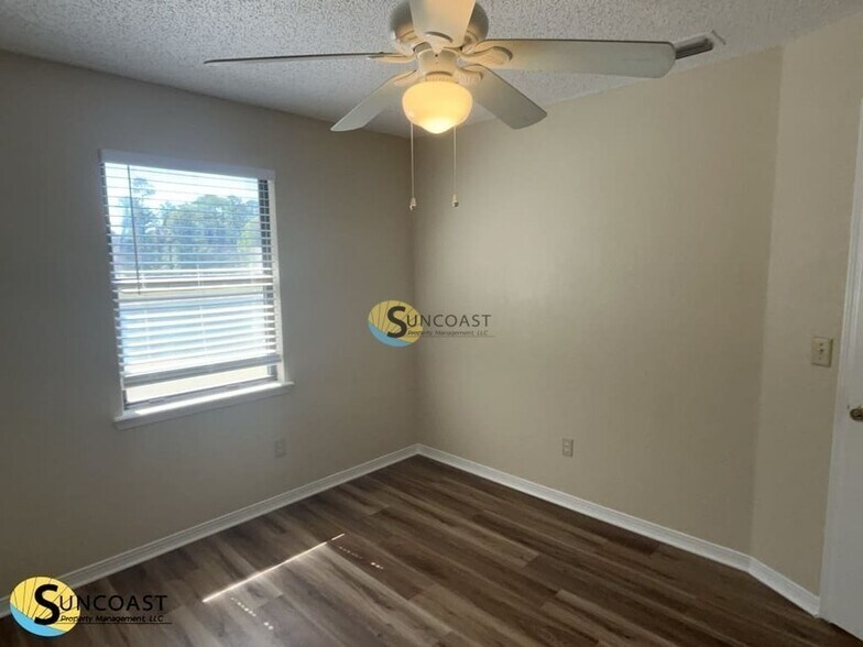 Building Photo - 8702 Bandera Cir S