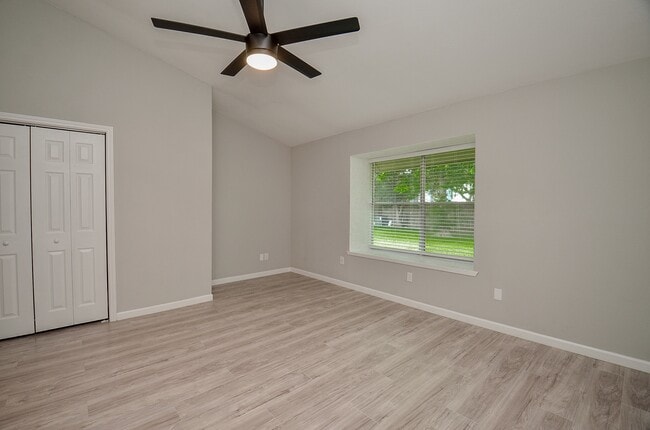 Building Photo - 22018 Grand Forks Dr