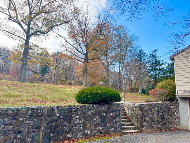 Building Photo - 524 Saybrook Rd