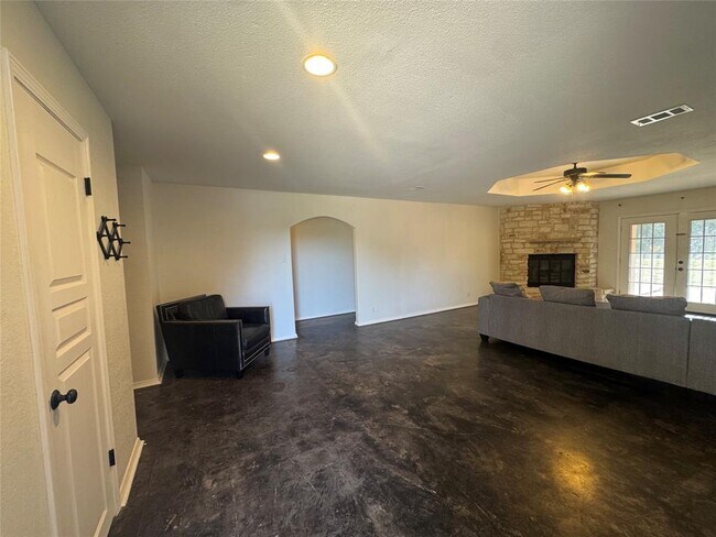 Building Photo - 1045 Hidden Hills Dr
