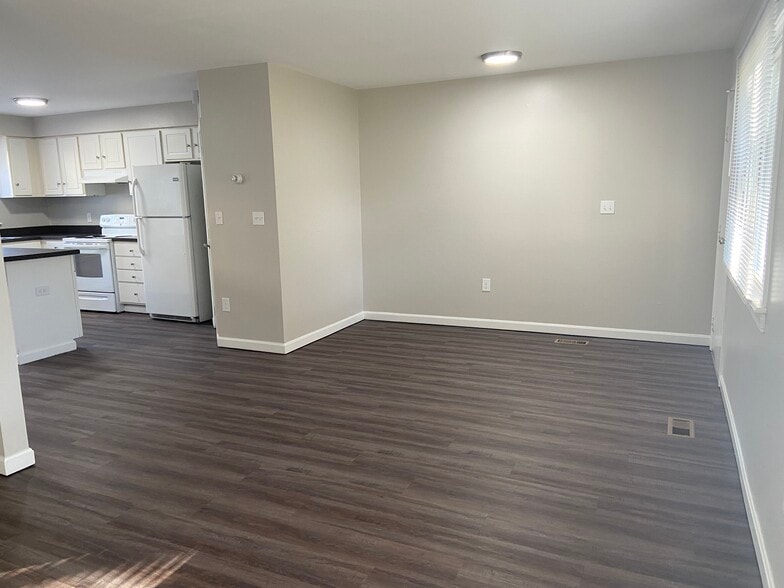 Building Photo - Creek Side Landings