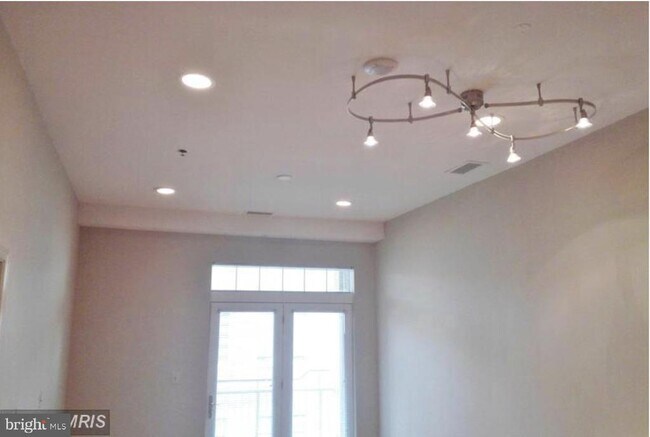 Building Photo - 309 Holland Ln