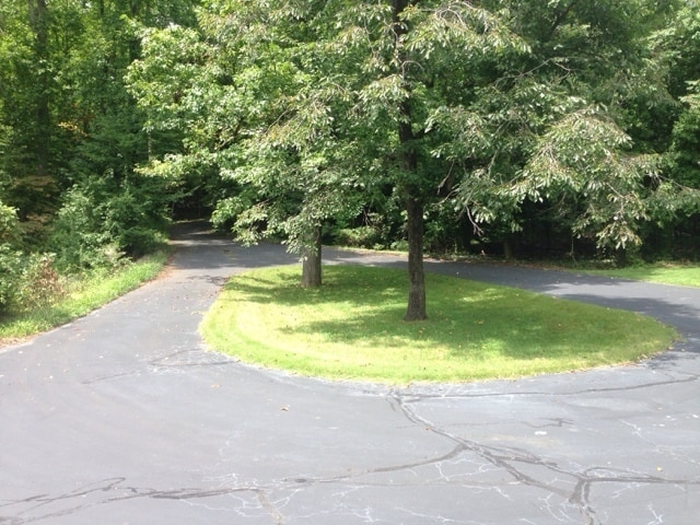 Building Photo - 4 BR home in NW school district--Lawn Serv...