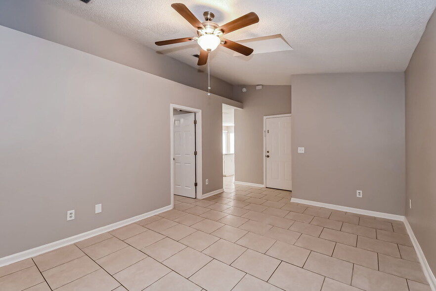 Building Photo - 9956 Somerset Grove Ln