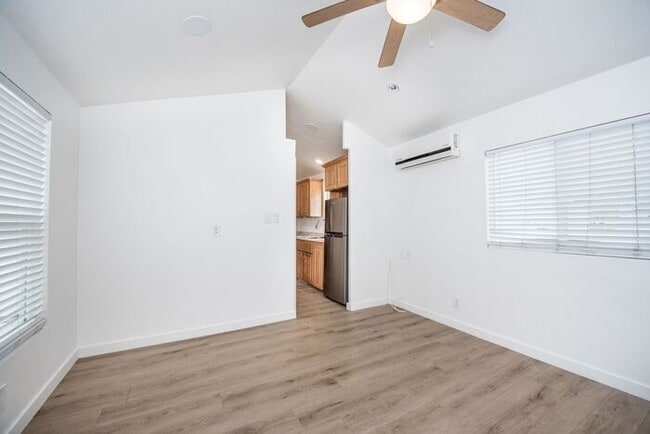 Building Photo - Newly Renovated 1 Bedroom Cottage