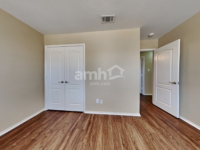 Building Photo - 729 Redwing Dr