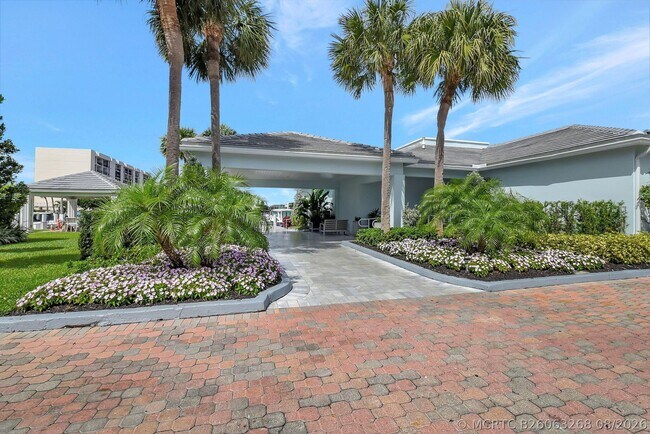 Building Photo - 2707 N Ocean Blvd