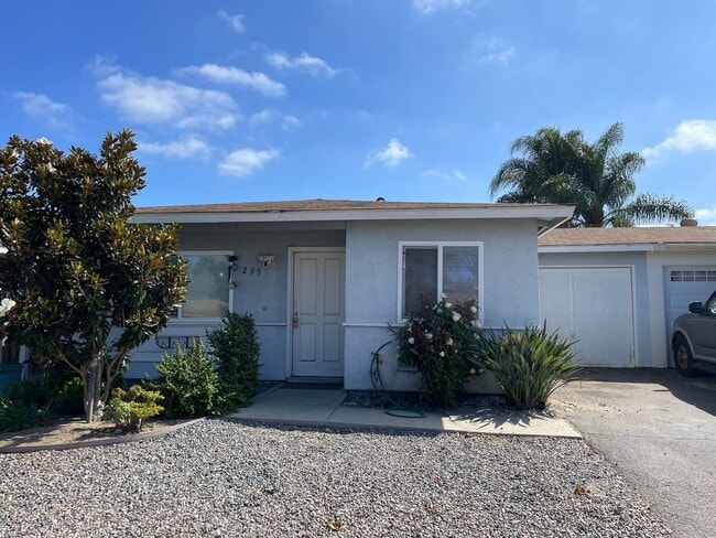 Building Photo - 2BR/1BA Duplex in Oceanside! Pet Friendly!...