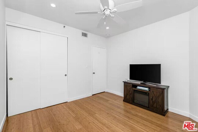 Building Photo - 2960 Neilson Wy