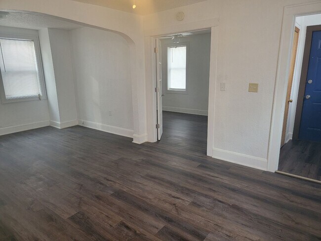 Building Photo - 1212 Bush Ave