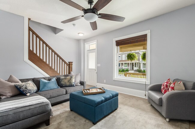 Living room - 1141 Summit St