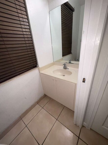 Building Photo - 2819 SE 15th Rd