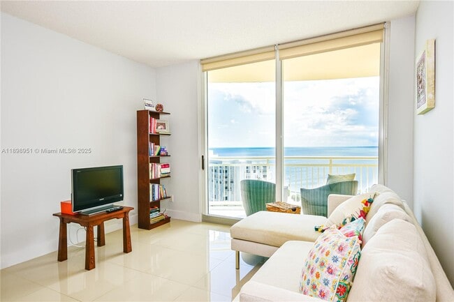 Building Photo - 2475 Brickell Ave