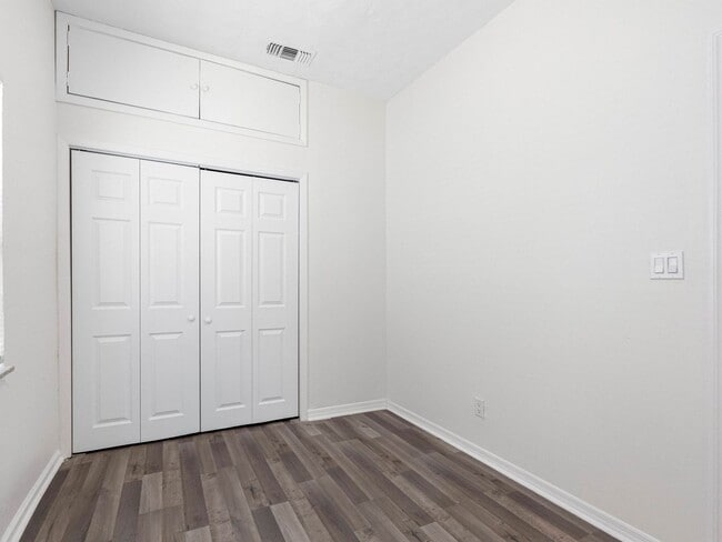 Building Photo - Affordable 3/1.5 West Tampa Home