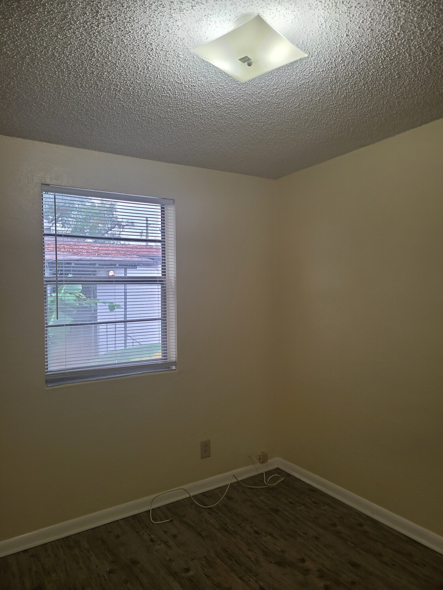 Building Photo - 1564 W 14th St