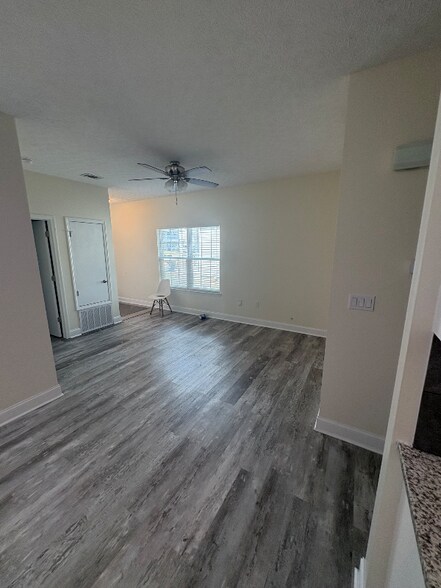 Building Photo - 30 Chatelaine Cir SE
