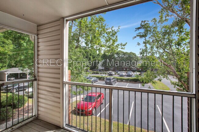 Building Photo - 2011 N Hwy 17