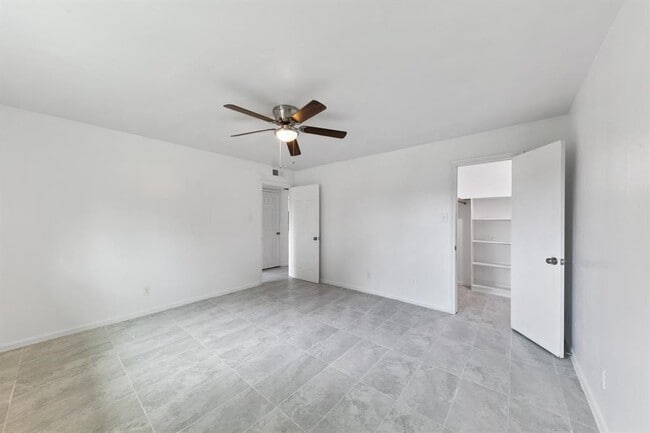 Building Photo - 1312 W Adoue St