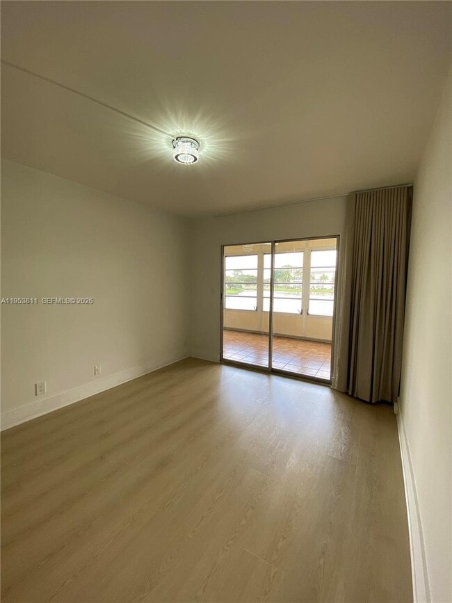 Building Photo - 1903 Bermuda Cir