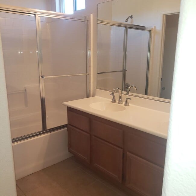 Building Photo - Nice 3 Bedroom/ 3 Bathroom Home in Moreno Valley!!!