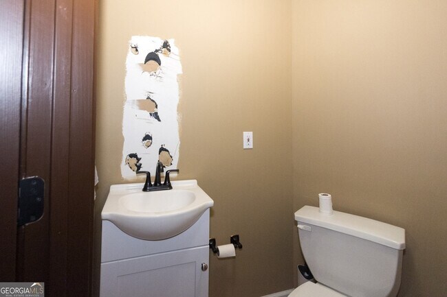 Building Photo - 5166 Wheeler Dr