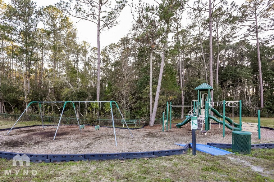 Building Photo - 5407 Fort Caroline Rd