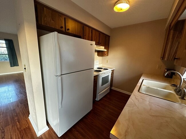 Building Photo - Beverly Hills Cutie 1/1