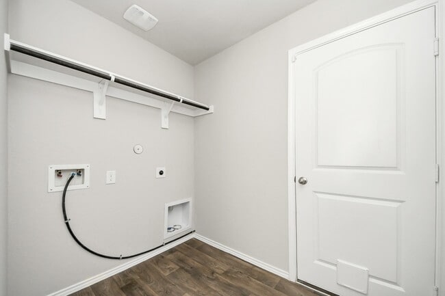 Building Photo - 16916 Rich Pines Dr