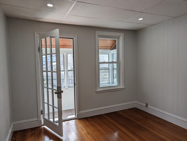 Building Photo - 8 Wilson Ave