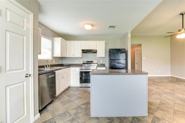 Building Photo - 6815 Dolan Bluff Ln