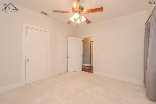 Building Photo - 2003 Arthur St