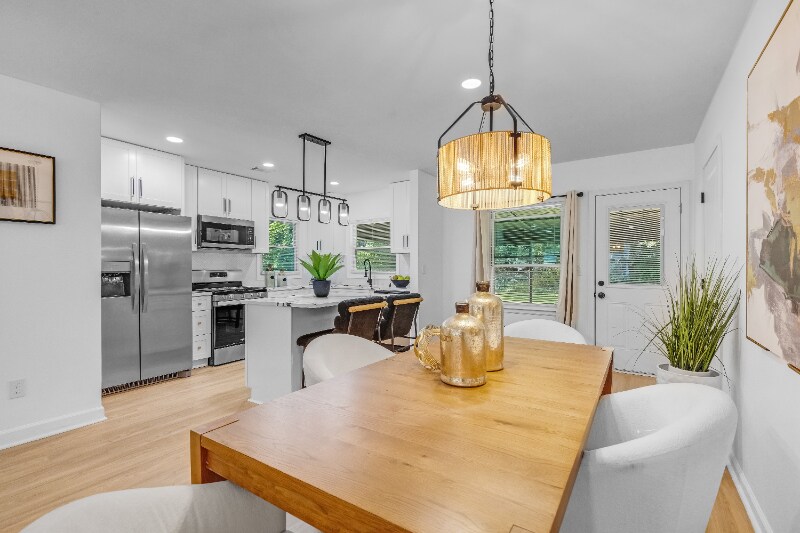 Building Photo - 2933 Cloverhurst Dr