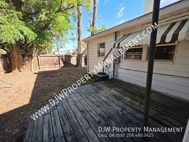 Building Photo - 2233 S Leadville Ave