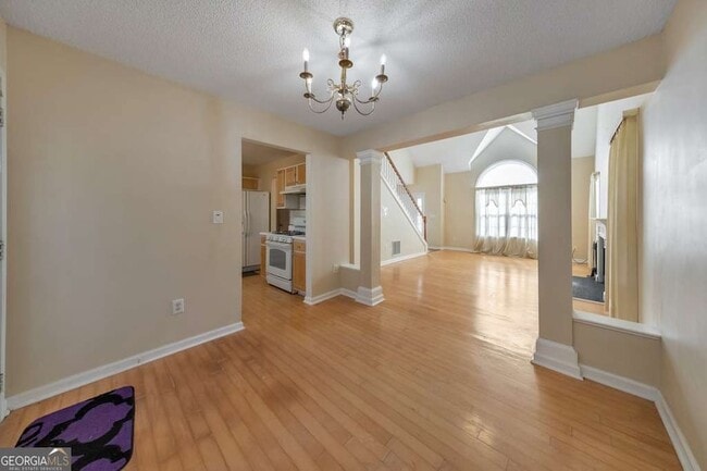 Building Photo - 2025 Baramore Oaks Dr