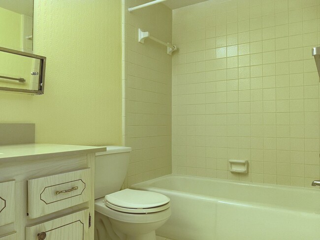 Building Photo - Nice, clean, one-bedroom ground floor unit