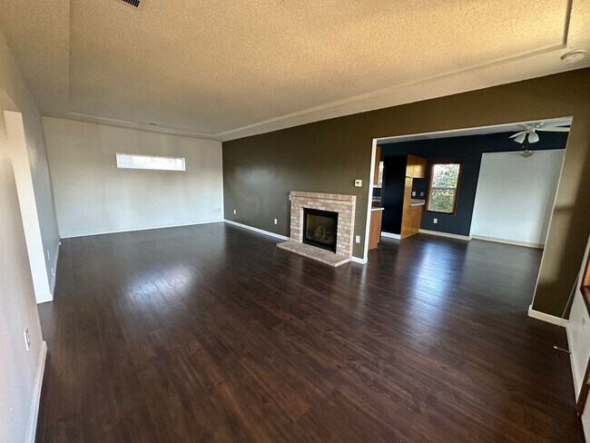 Building Photo - 2821 NE 58th Ave