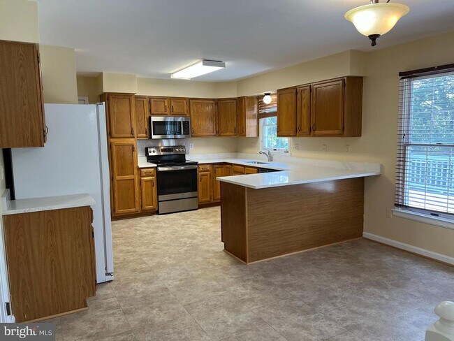 Building Photo - 6824 Silassie Ct