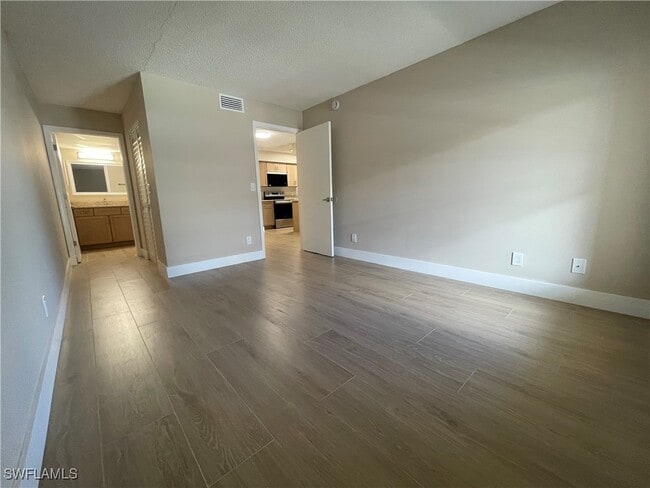 Building Photo - 5323 Summerlin Rd