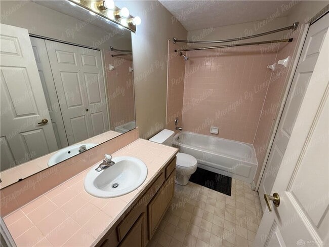 Building Photo - 1147 Captains Bridge