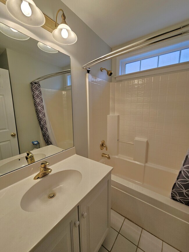 Building Photo - 203 Crown Empire Ct