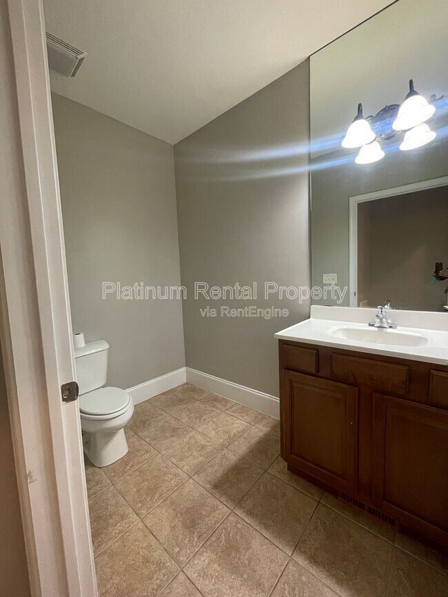 Building Photo - 1305 Smithdale Heights Dr