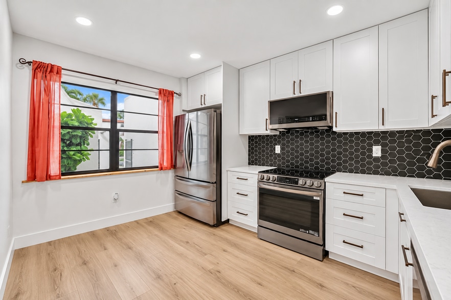 Building Photo - 6670 Villa Sonrisa Dr