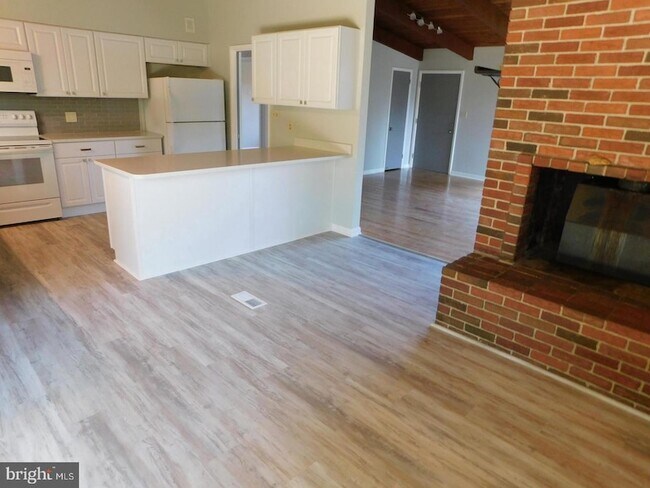 Building Photo - 1242 S Governors Ave