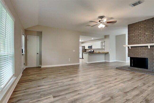 Building Photo - 3912 Ashwood Dr